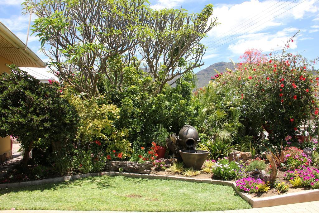 Beau & I Bed and Breakfast Graaff-Reinet Exteriör bild