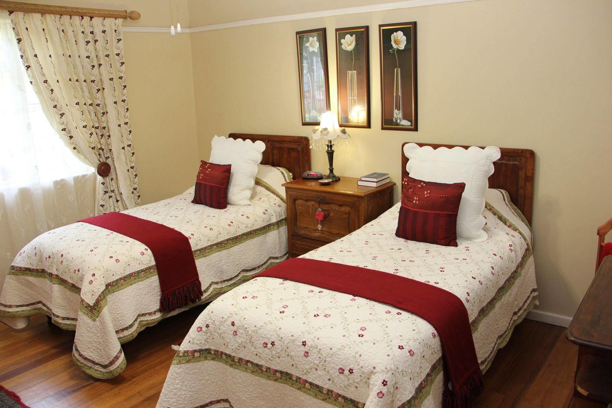 Beau & I Bed and Breakfast Graaff-Reinet Exteriör bild