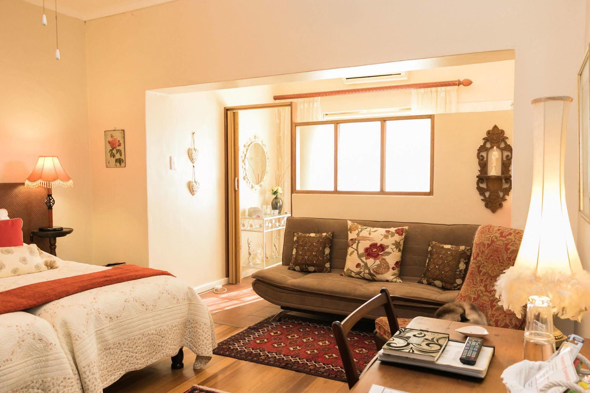 Beau & I Bed and Breakfast Graaff-Reinet Exteriör bild