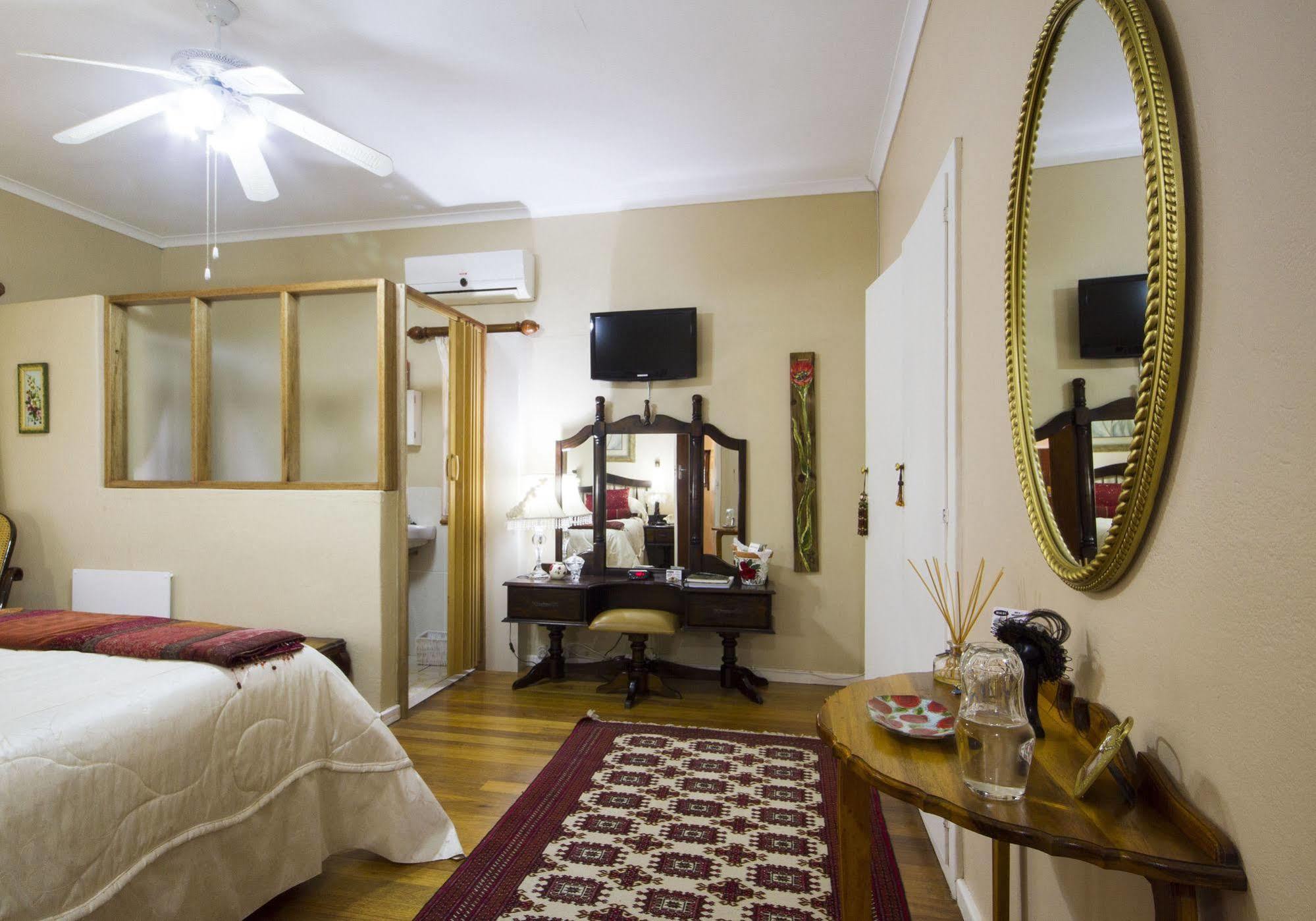 Beau & I Bed and Breakfast Graaff-Reinet Exteriör bild