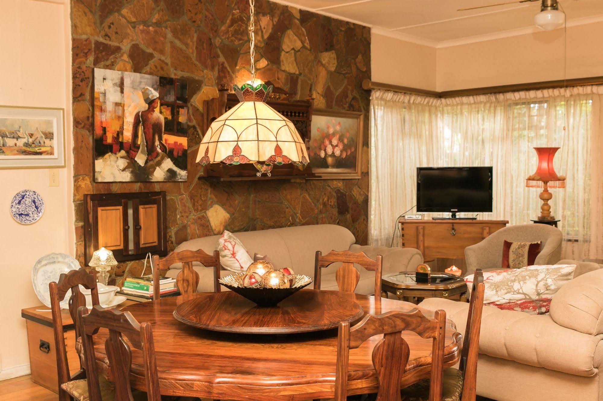 Beau & I Bed and Breakfast Graaff-Reinet Exteriör bild