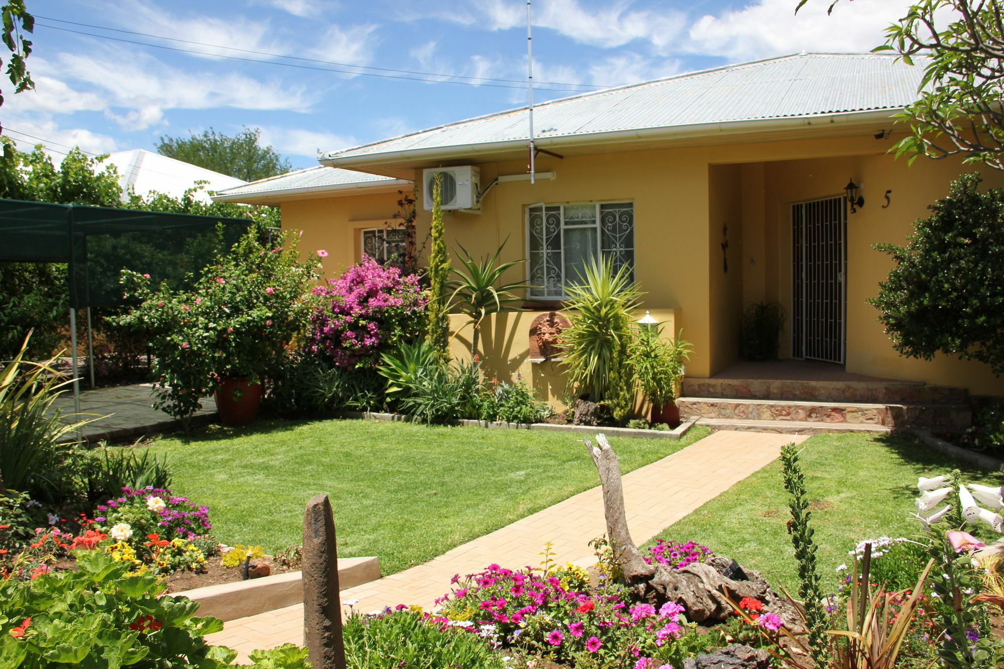 Beau & I Bed and Breakfast Graaff-Reinet Exteriör bild